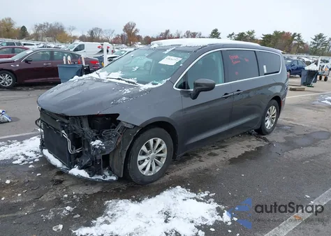 2017 Chrysler Pacifica Touring z USA, uszkodzony, nr VIN 2C4RC1DG2HR636285